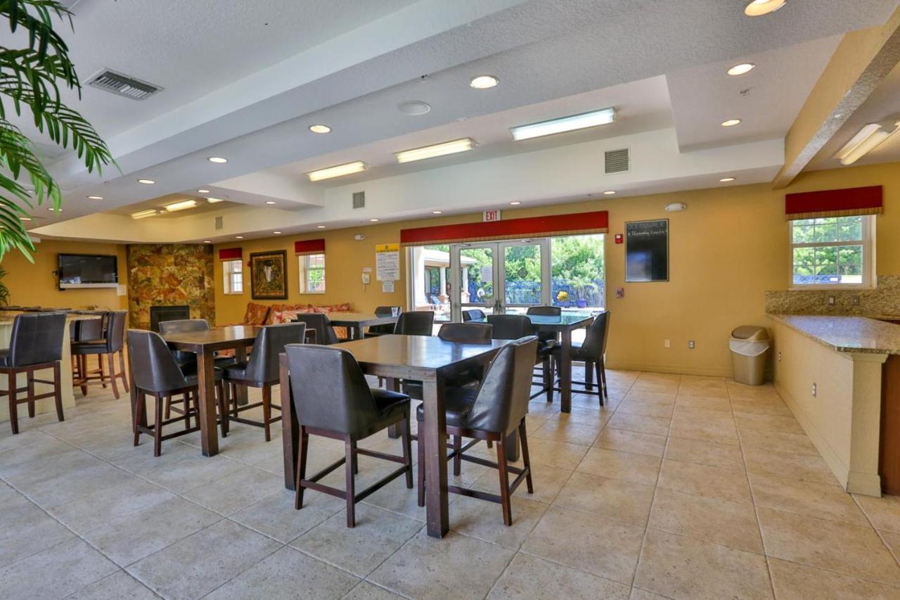 3 Bedroom 2 Bath Oceanwalk Condo With Estuary Views New Smyrna Beach Bagian luar foto